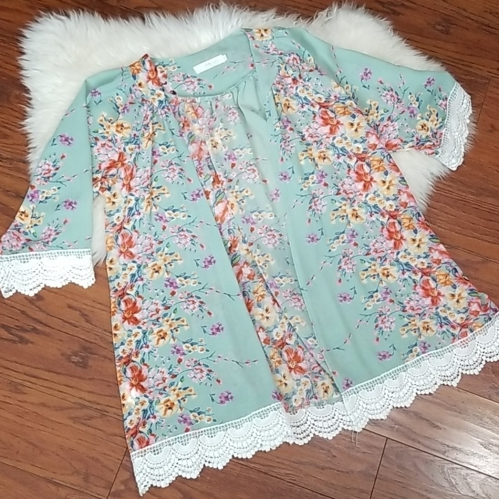 Hipster Row Floral Kimono